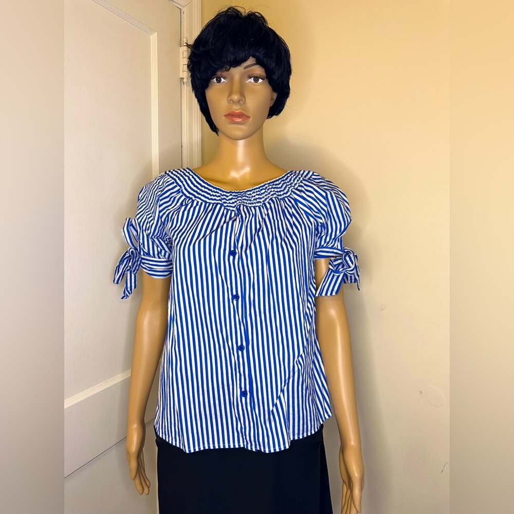 NWOT - Iris Women Short Sleeve Top - Size L